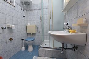 Apartments and Rooms Jakov