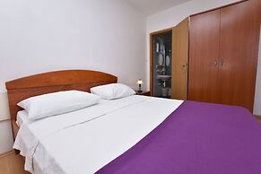 Apartments and Rooms Jakov