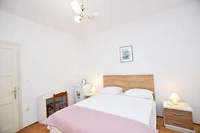 Apartments and Rooms Jakov
