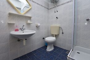 Apartments and Rooms Jakov