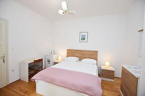 Apartments and Rooms Jakov