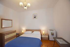 Apartments and Rooms Jakov