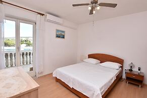 Apartments and Rooms Jakov