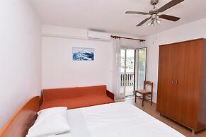 Apartments and Rooms Jakov