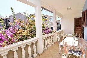 Apartments and Rooms Jakov