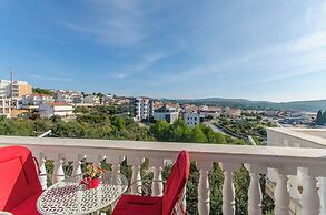 Apartment and Rooms Radojka