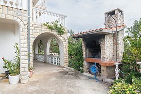 Apartment and Rooms Radojka