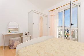 Apartment and Rooms Radojka