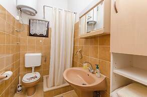 Apartment and Rooms Radojka