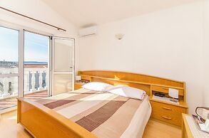 Apartment and Rooms Radojka