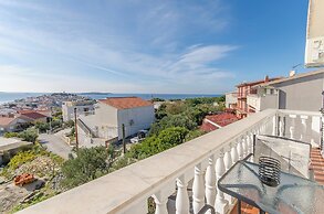 Apartment and Rooms Radojka