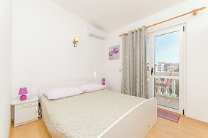 Apartment and Rooms Radojka