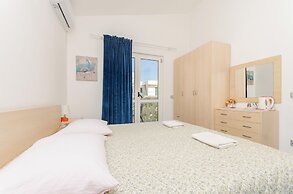 Apartment and Rooms Radojka