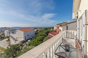 Apartment and Rooms Radojka