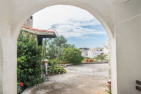 Apartment and Rooms Radojka