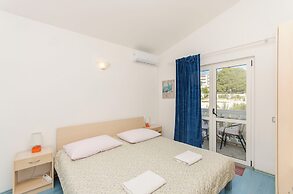 Apartment and Rooms Radojka