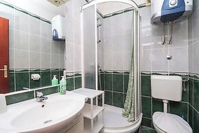 Apartment and Rooms Radojka