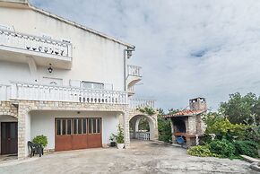 Apartment and Rooms Radojka