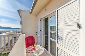 Apartment and Rooms Radojka