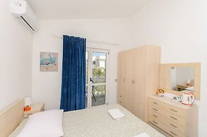 Apartment and Rooms Radojka