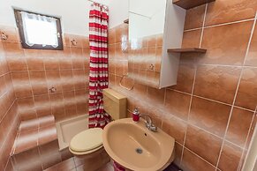 Apartment and Rooms Radojka