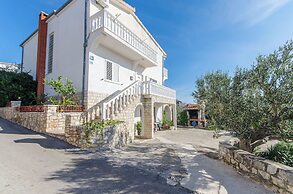 Apartment and Rooms Radojka