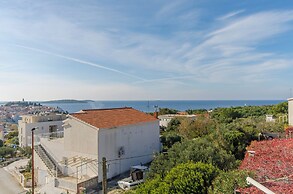 Apartment and Rooms Radojka