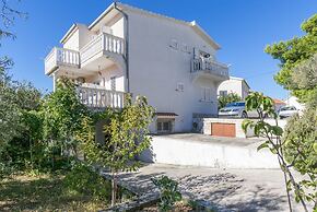 Apartment and Rooms Radojka