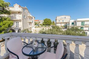 Apartment and Rooms Radojka