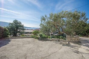 Apartment and Rooms Radojka