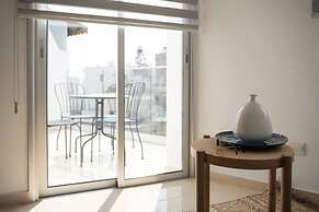 Phaedrus Living: Seaside Luxury Flat Lighthouse 68