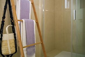 Phaedrus Living: Seaside Luxury Flat Lighthouse 68