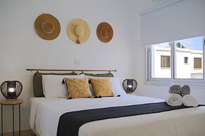 Phaedrus Living: Seaside Luxury Flat Lighthouse 68