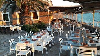 Olive Press Hotel & Apartments