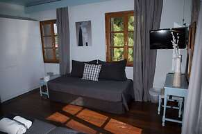 Olive Press Hotel & Apartments