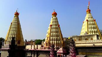 Hotel Madhuri Executive