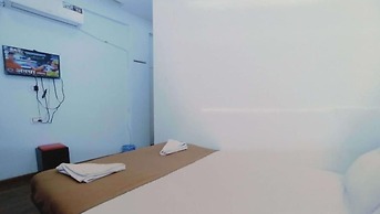 Rajhuns Deluxe Lodging