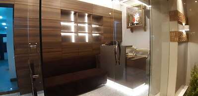 Rajhuns Deluxe Lodging