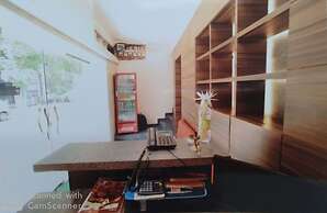 Rajhuns Deluxe Lodging