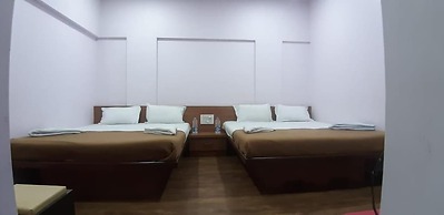 Rajhuns Deluxe Lodging