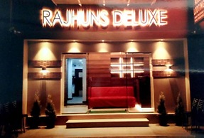 Rajhuns Deluxe Lodging