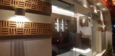 Rajhuns Deluxe Lodging