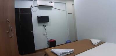 Rajhuns Deluxe Lodging