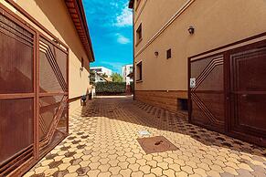 4Cardinal's Boutique