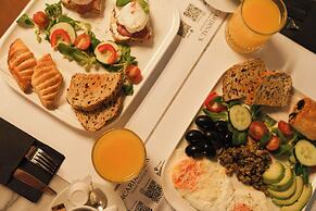 4Cardinal's Boutique