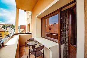 4Cardinal's Boutique