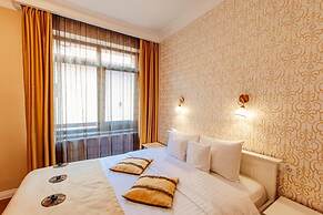 4Cardinal's Boutique