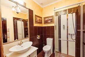 4Cardinal's Boutique