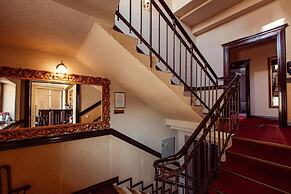 4Cardinal's Boutique