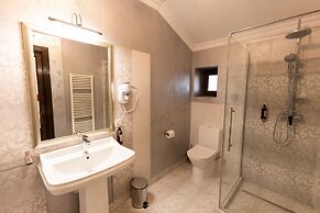 4Cardinal's Boutique